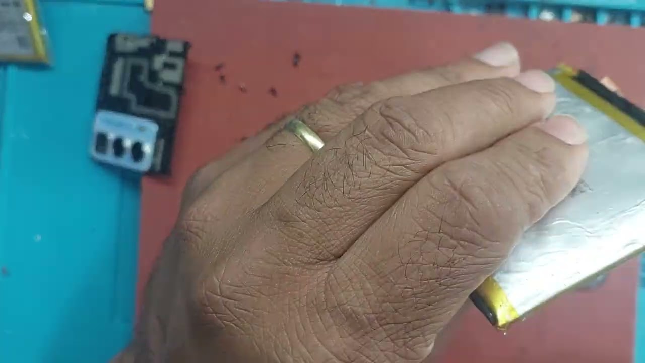 Trocando a Bateria do Motorola MOTO EDGE 20 PRO .