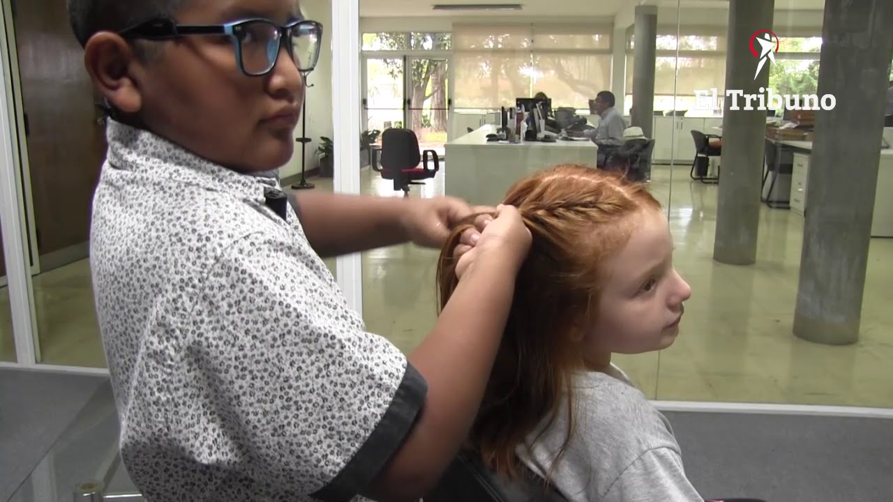 Bairon, el pequeño peluquero de 9 años que es furor
