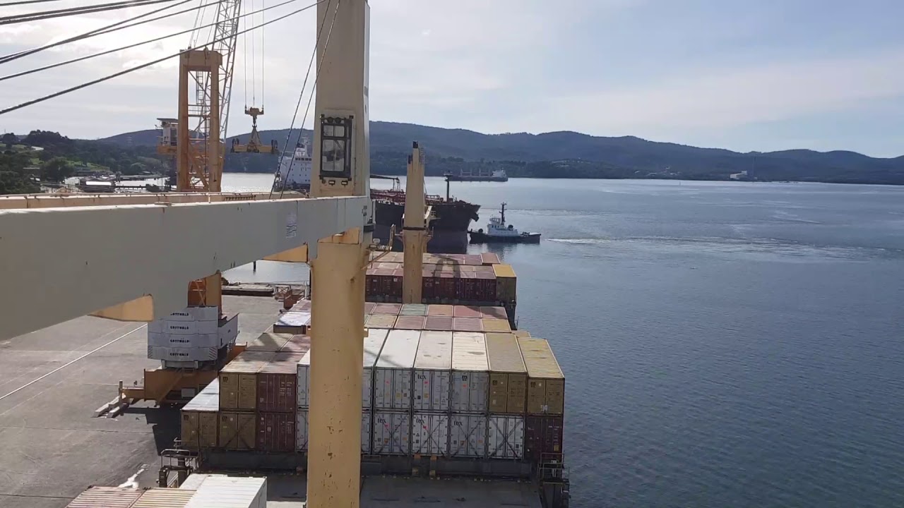 The departure of the Bell Bay (Tasmania) - m/v Charlie B