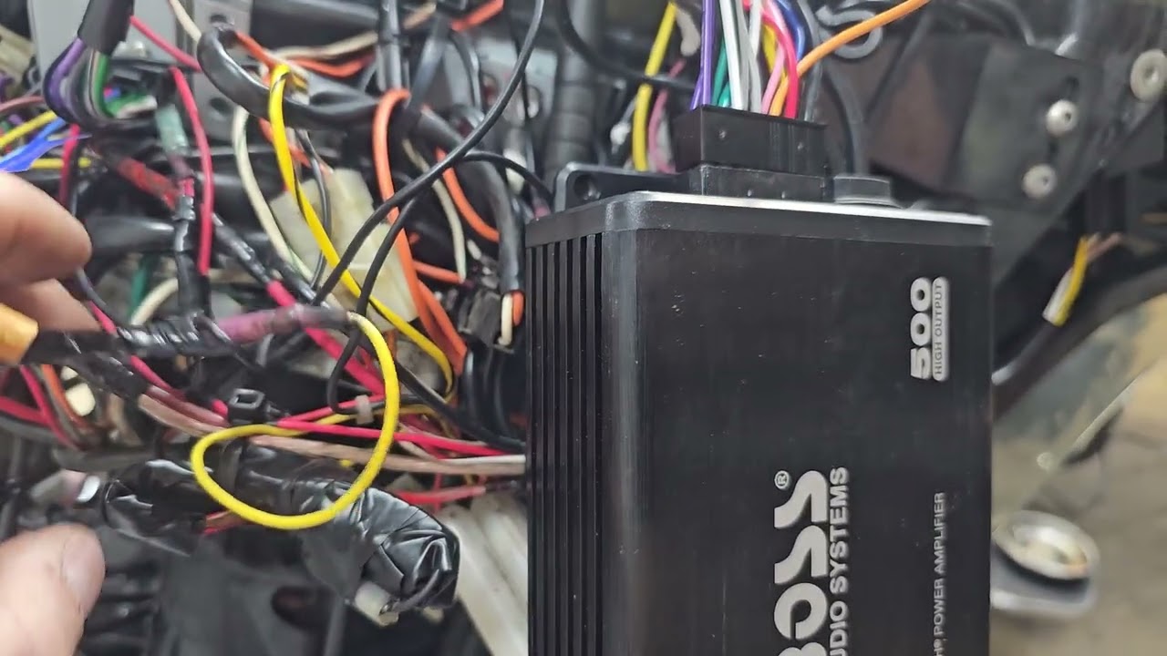 What wire to use with amplifier. Boss mc900b & Kenwood 3828t radio. Hookup amp