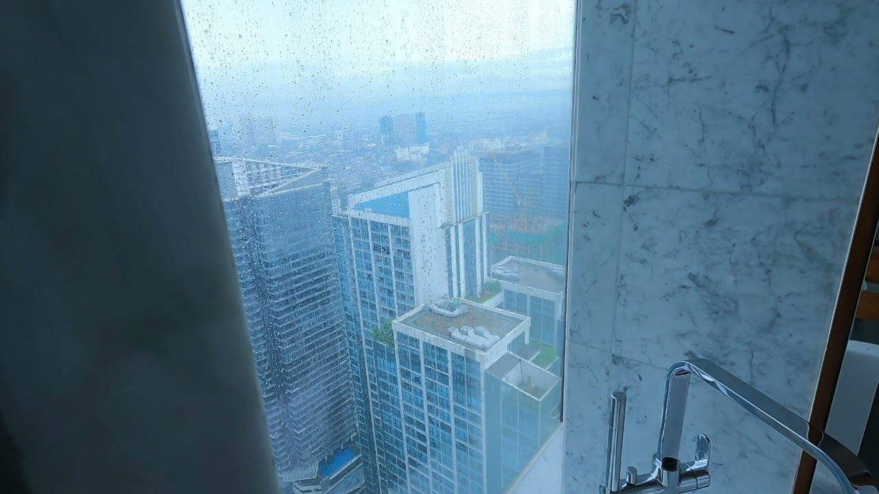 Bathroom on 50th floor - 10 minute loop