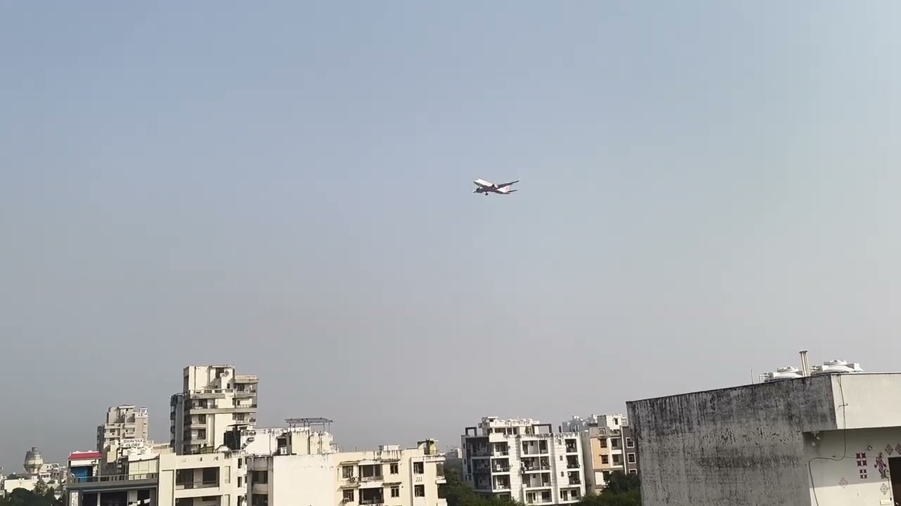 aix a320 landing on jaipur airport 