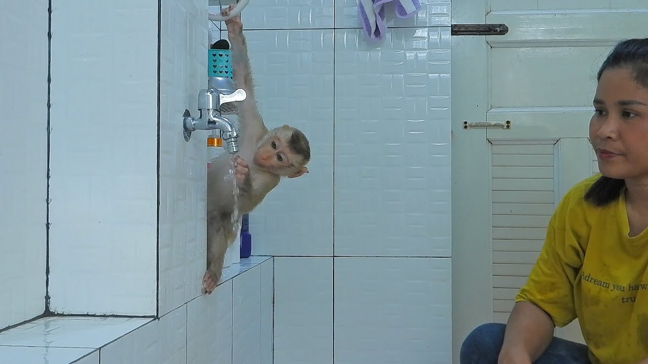 Adorable Valen Happy Playing Turn On And Off Pipe Before Bath