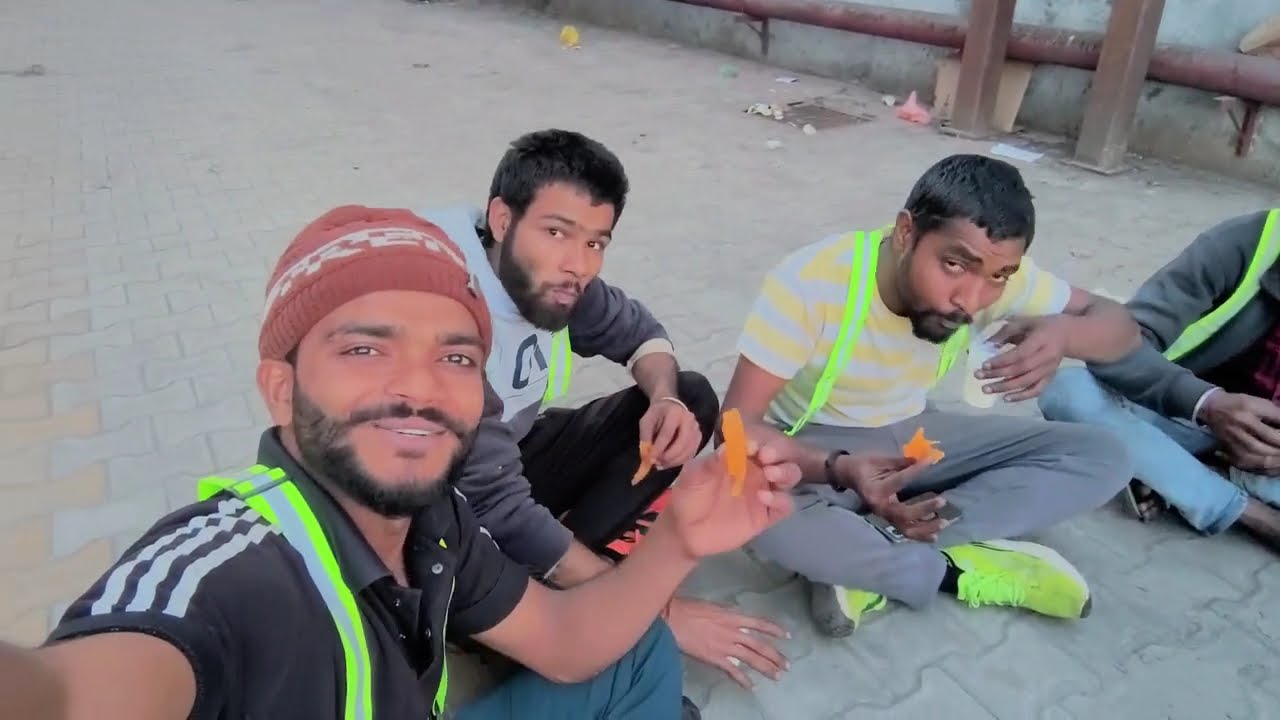Vlog 28 | काम पर गए और कंपनी में आ गए बंदर 🐒😂 | Full Masti Day