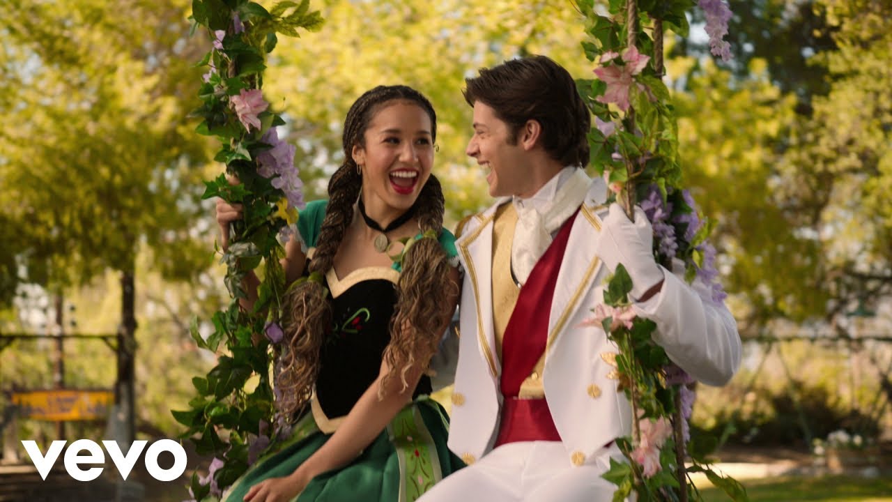 Sofia Wylie, Matt Cornett - Love Is an Open Door (From Frozen | HSMTMTS)