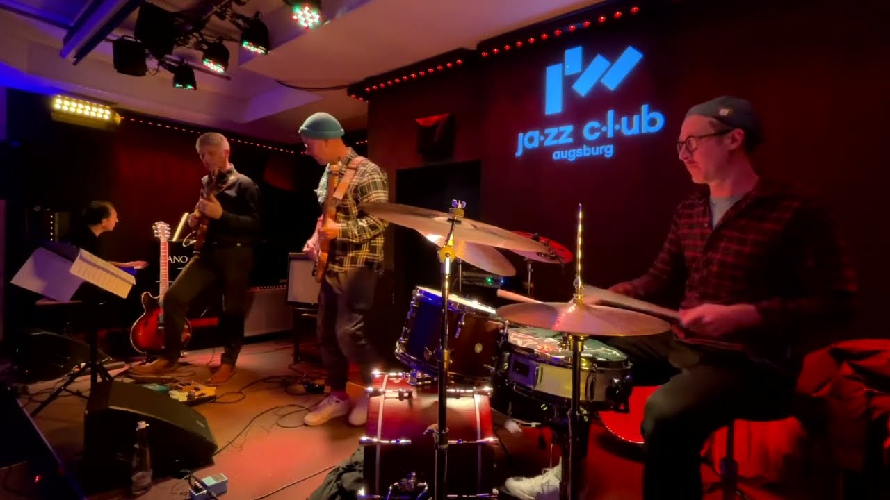 MEET IN THE MIDDLE - Live Snippets
