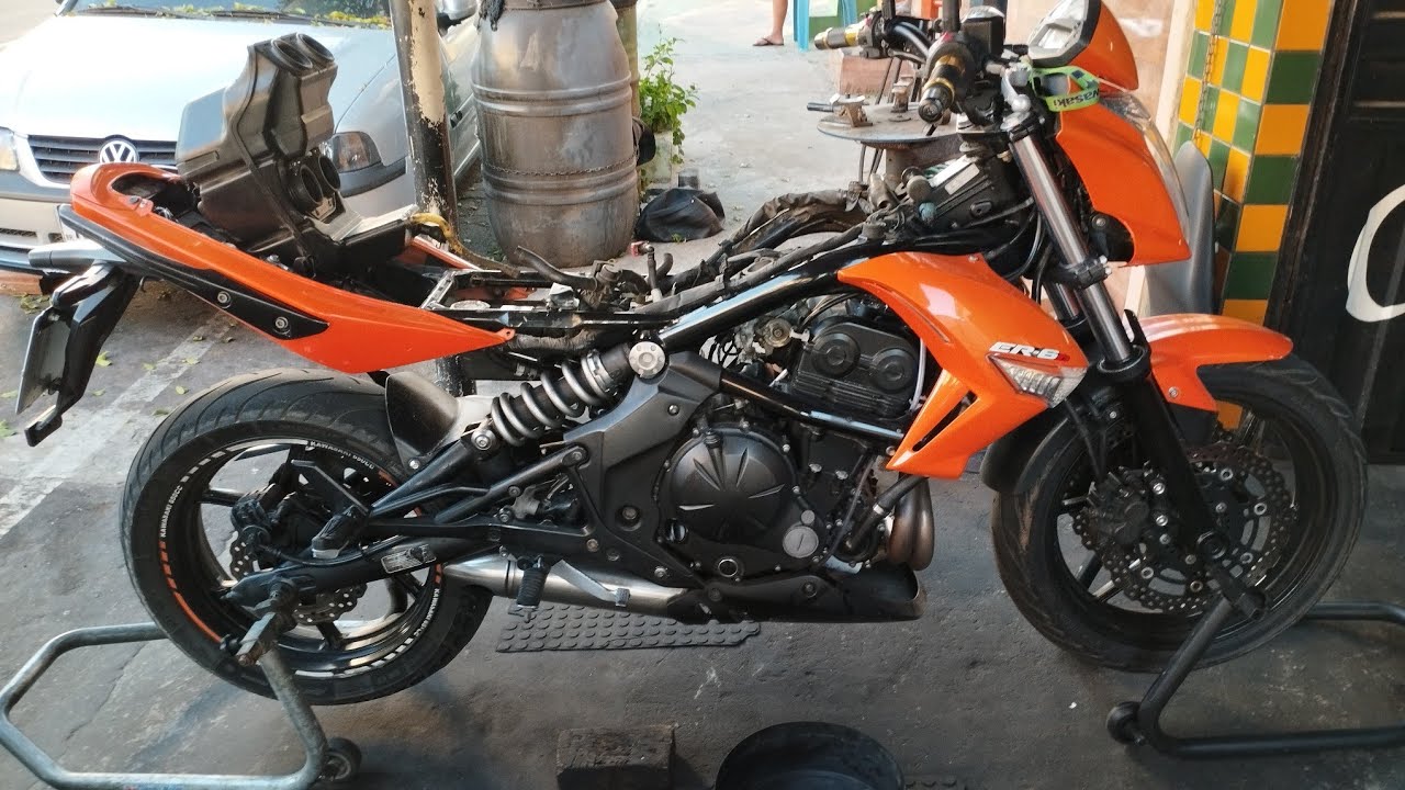 Kawasaki ER6n  baixando óleo fumaçando,desmontagem da tampa do cabeçote,limpeza TBI, troca filtroar