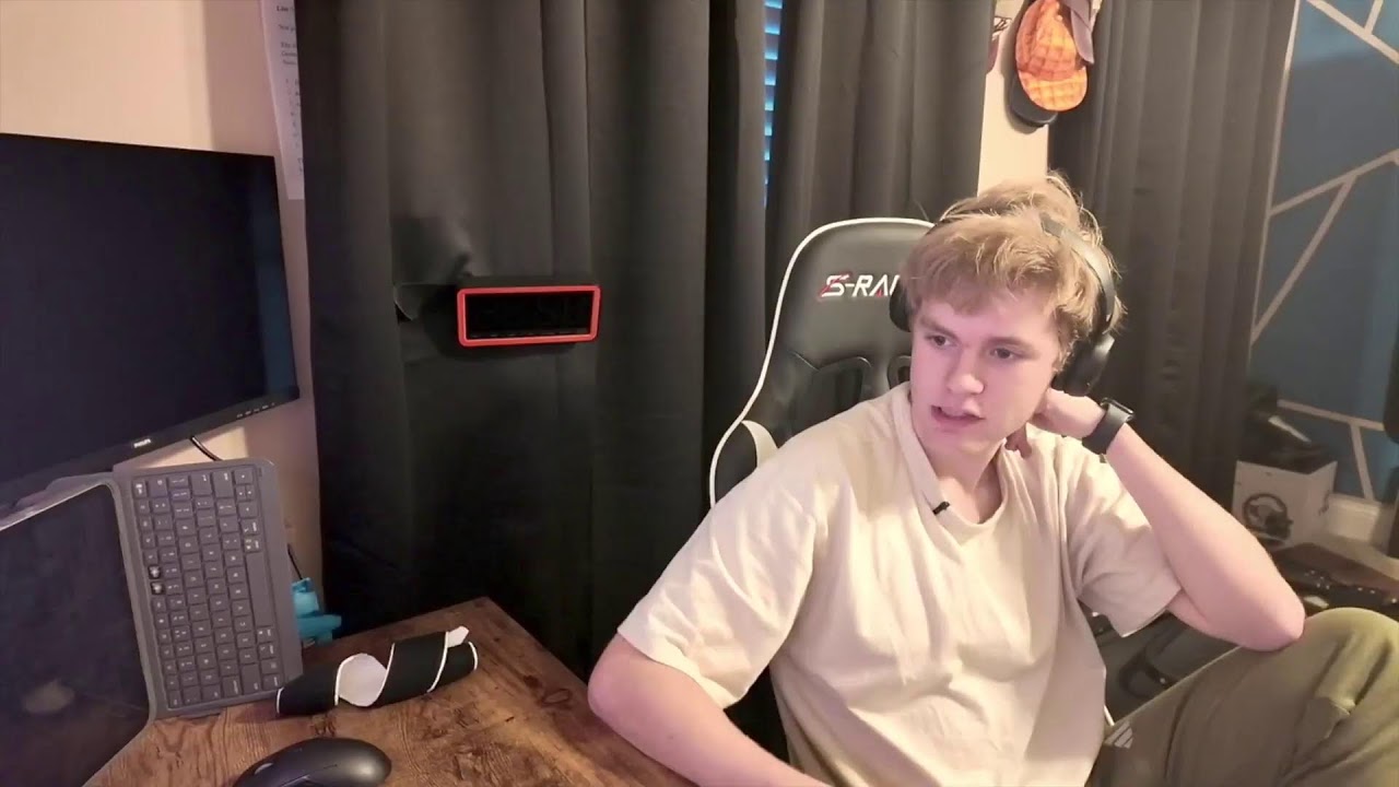 Minecraft and intense building of a desk!