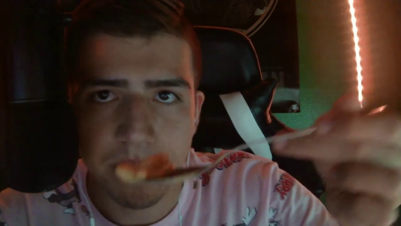 ASMR MOUTH SOUNDS EATING MAC & CHEESE