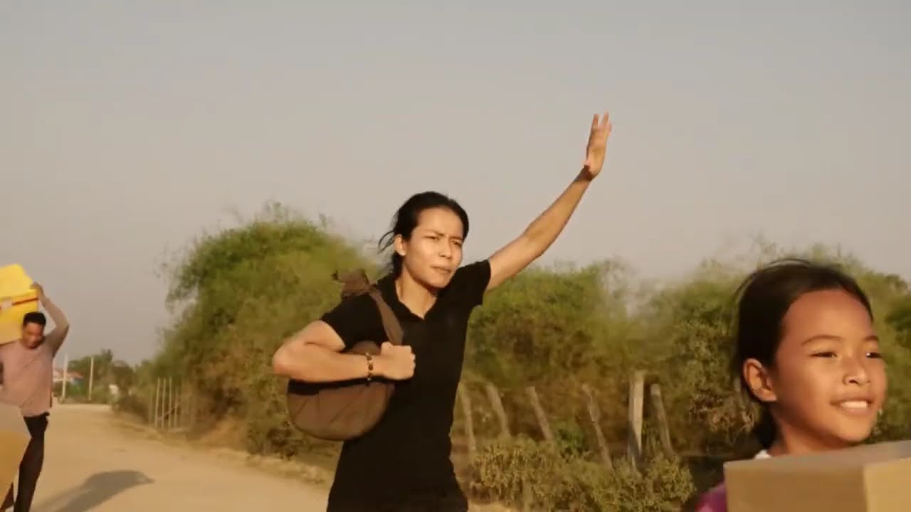 រឿង ឃ្លាតទៅឆ្ងាយ