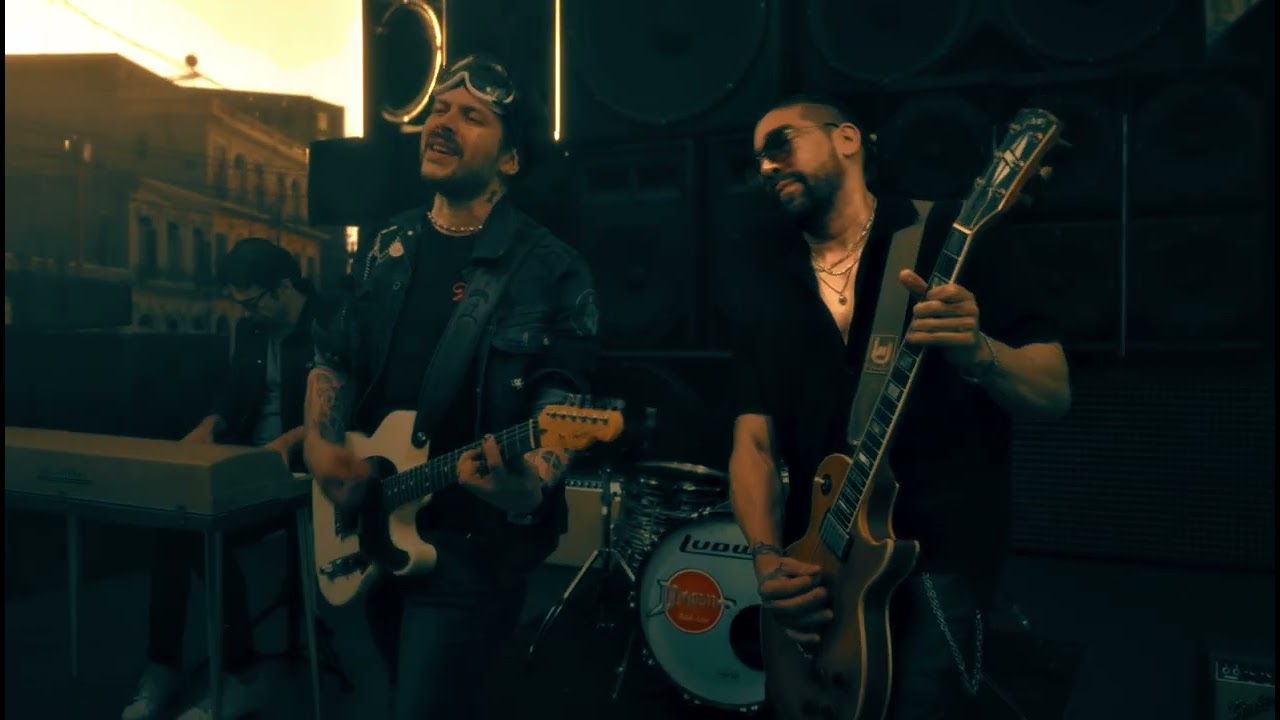 Los de Adentro – Abrázame Muy Fuerte (Videoclip Oficial)
