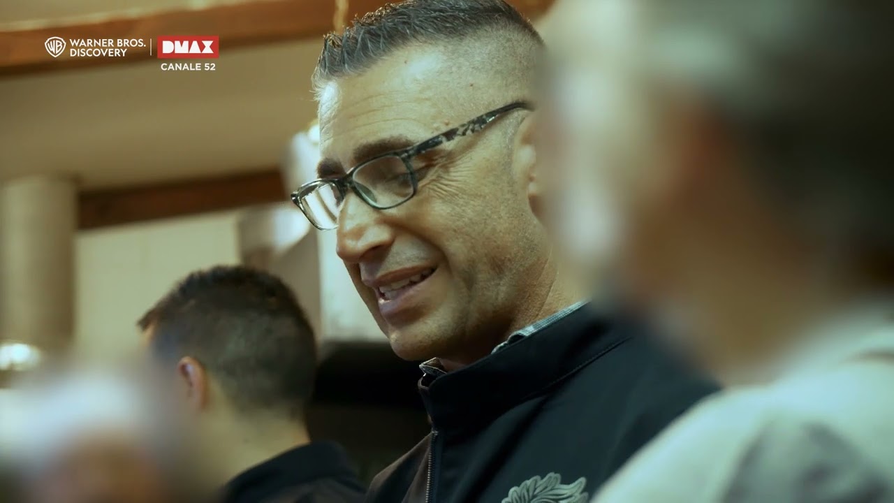 I Carabinieri del NAS sono in un ristorante sulla spiaggia di Roma per un controllo a tappeto