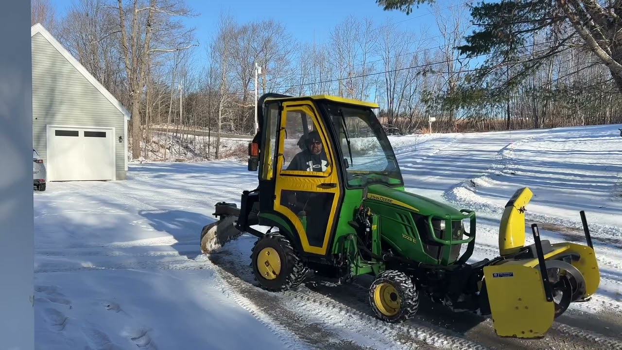 John Deere 1023E Clearing Snow!