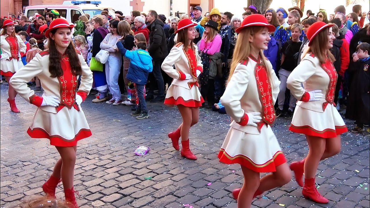 Rosenmontagsumzug in Freiburg 2023 | Alemannische Fasnet 🇩🇪