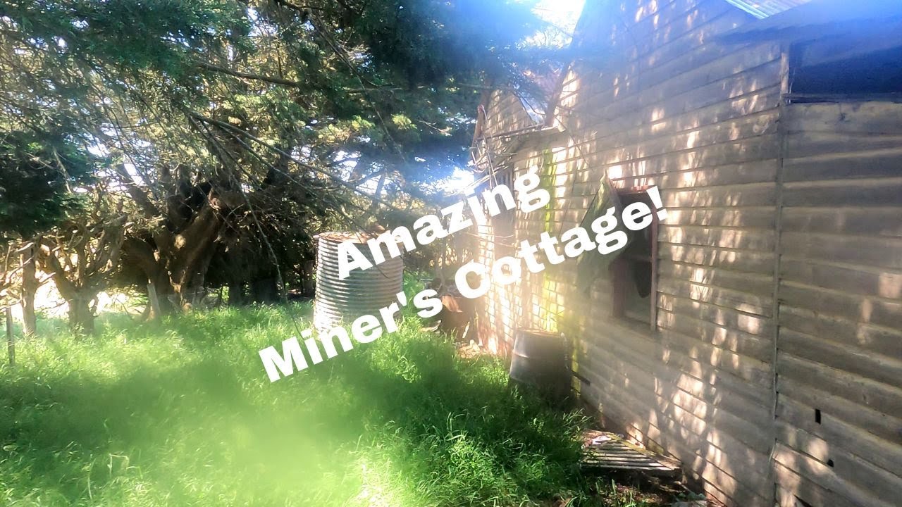 Late 1800's Miners cottage Full of Stuff! // First Explore With Urbex Indigo!