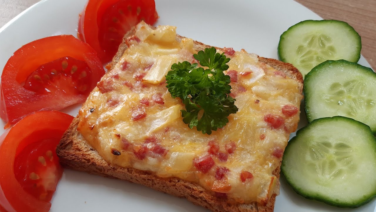 Leckerer Toast mit Schinken und Käse überbacken. Schnelle Zubereitungsidee.