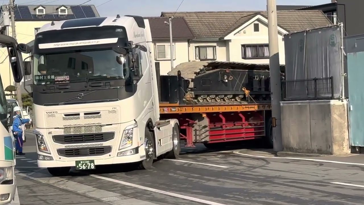 トレーラー、徳島の細い路地で90度バック