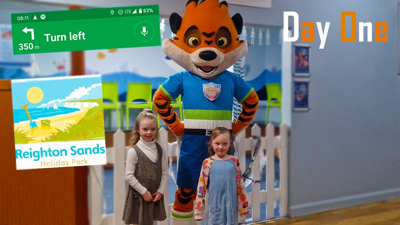 FAMILY DAY OUT VLOG | REIGHTON SANDS HOLIDAY  | Part 1