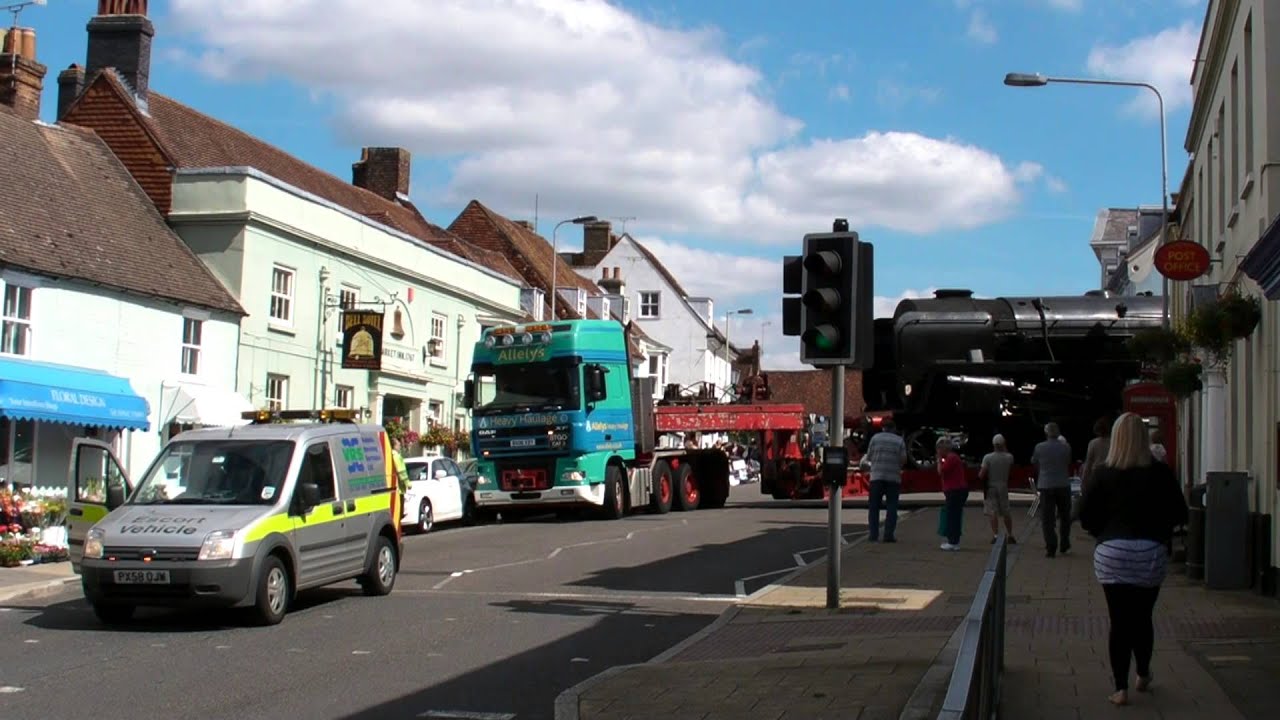 Allelys moving 9F 92212 out of Alresford to Sheringham