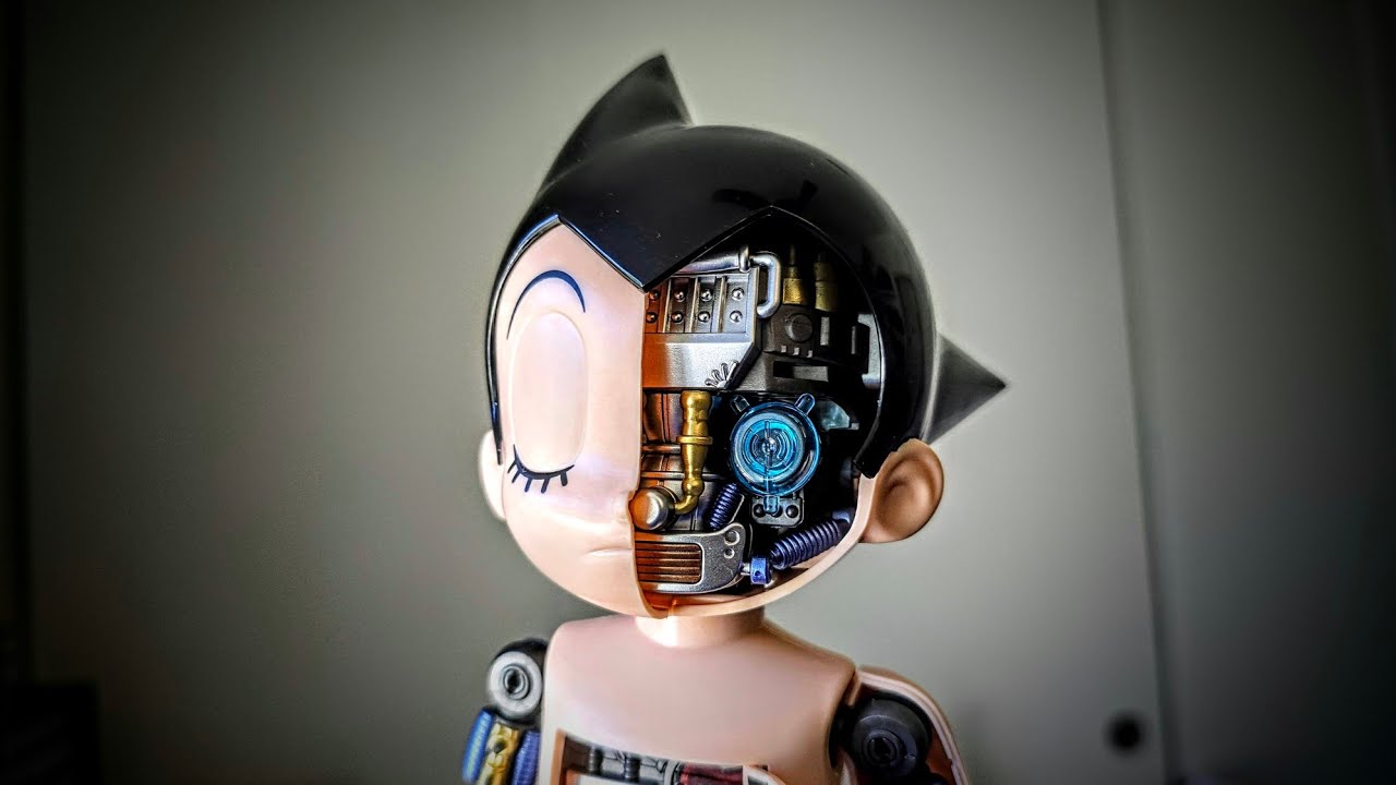 Набор для сборки модели Astro Boy из фильма TRON (простой уровень сложности) - ОЧЕНЬ МНОГО ПЛАСТИКА!