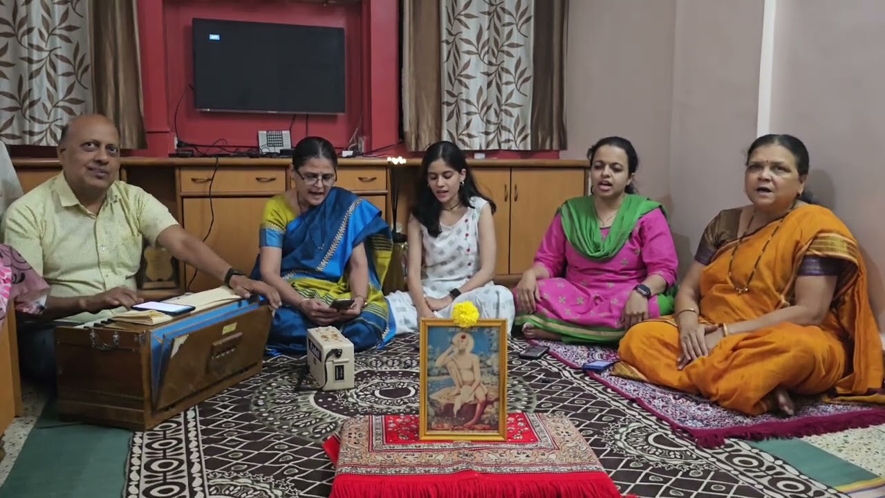 Gajanan Maharaj Aarti - गजानन महाराज आरती - Shegaon Prakat Din - शेगाव प्रकट दीन