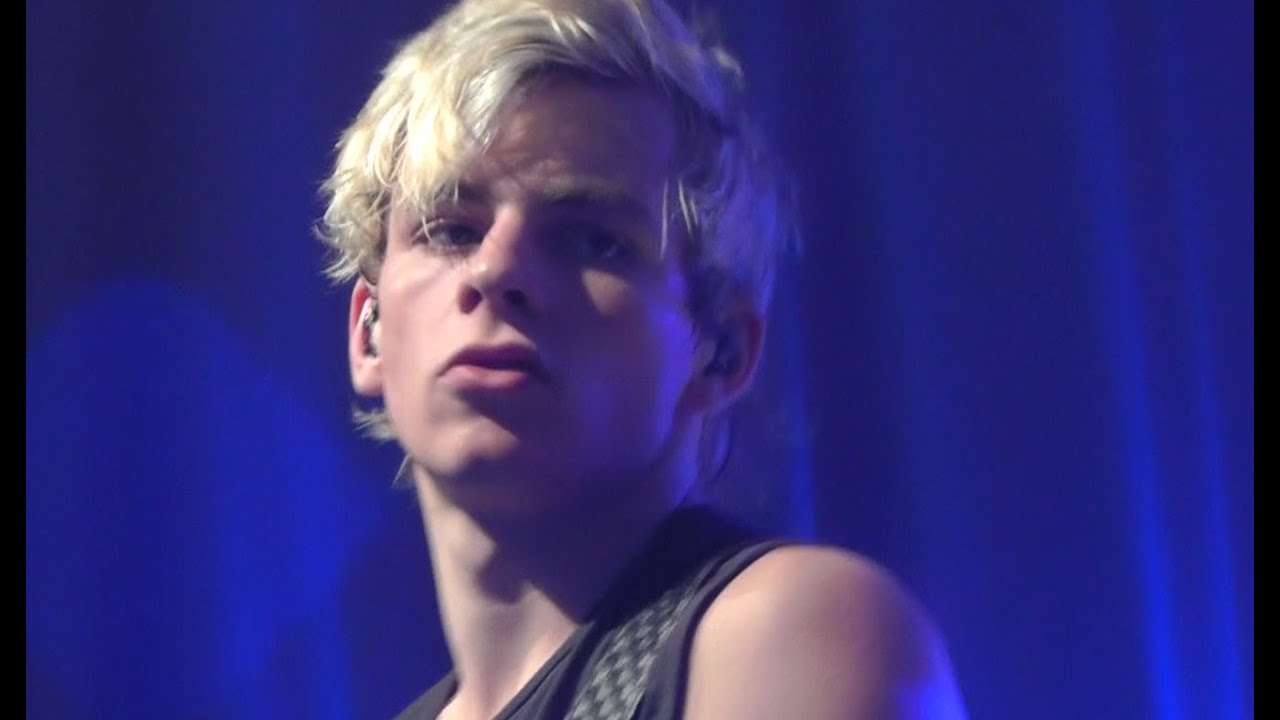 R5 - Counting Stars - (Mannheim Germany 02/15/2014)