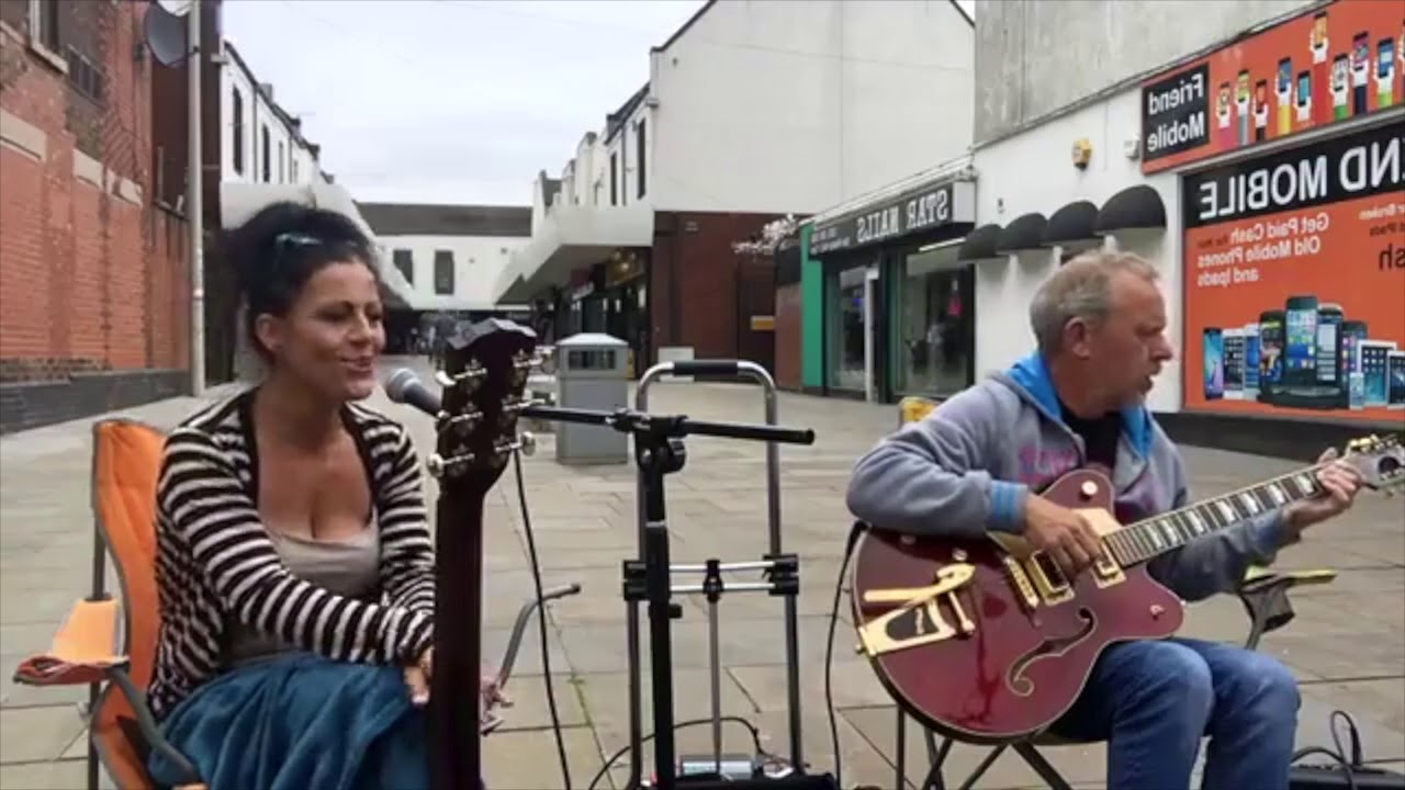 Almaz Duo Busking Randy Crawford's Almaz #almaz #randycrawford #busking #almazduo