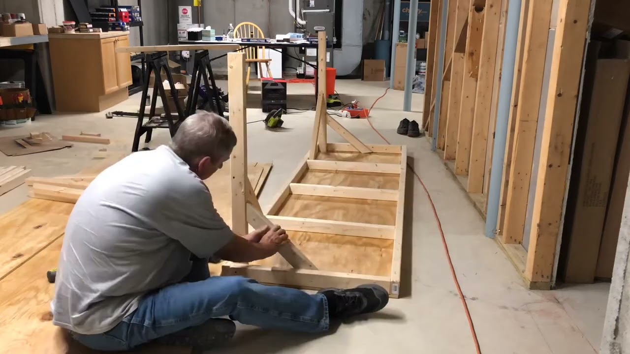 Iowa Southern Railroad - S2 E21 Fast Freddy Builds Layout Benchwork