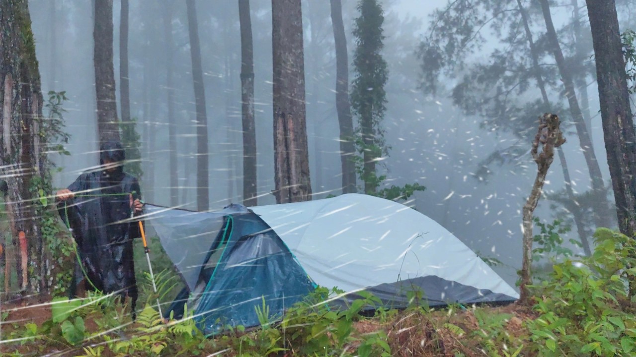 🏕CAMPING IN HEAVY RAIN AND THUNDERSTORM ⛈️A BAD RAINSTORM AND RELAXING CAMPING