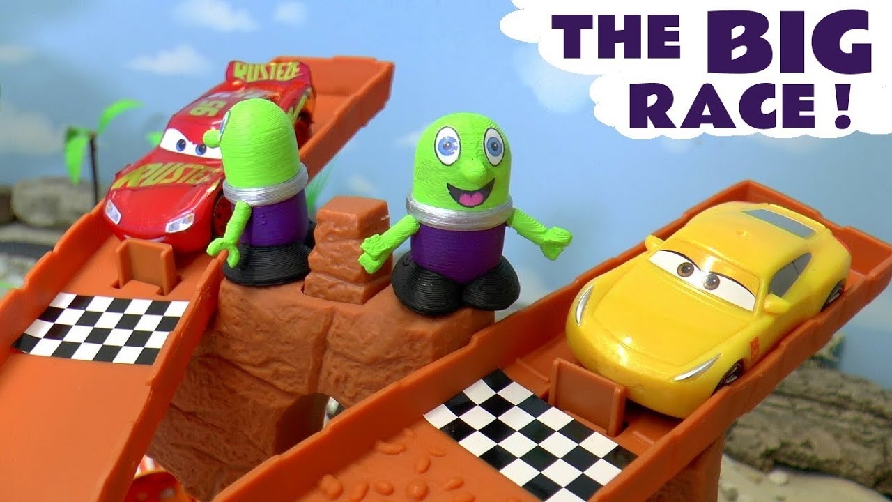 Cars 3 Lightning McQueen racing Cruz Ramirez With The Funny Funlings