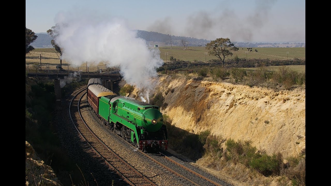 3801, assisted by 3526 to Katoomba - Orange tour - May 2007