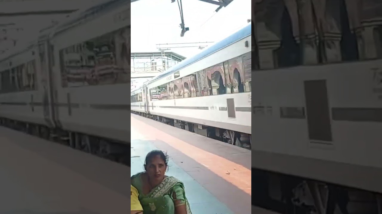 vande Bharat express in etawah jn morning time 🌄 new delhi to Varanasi vande Bharat express