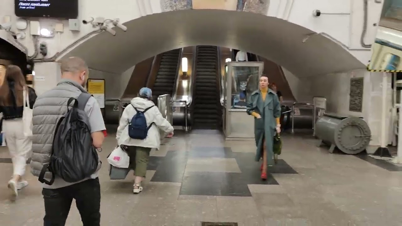Метро Южная - там живут южане? Назвали метро Южная, а в Москве есть станции и южнее! #metro #moscow