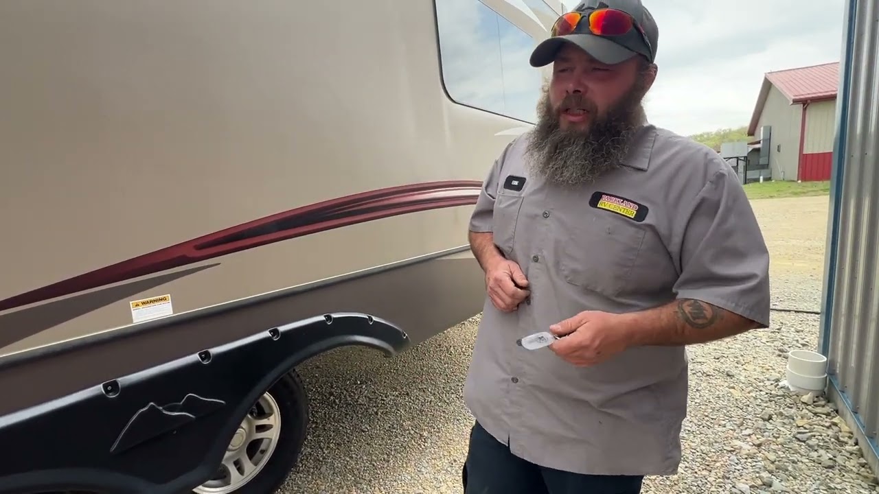 Virtual Walkthrough of the Used 2014 Keystone Cougar 327RES Fifth Wheel at Parkland RV Center