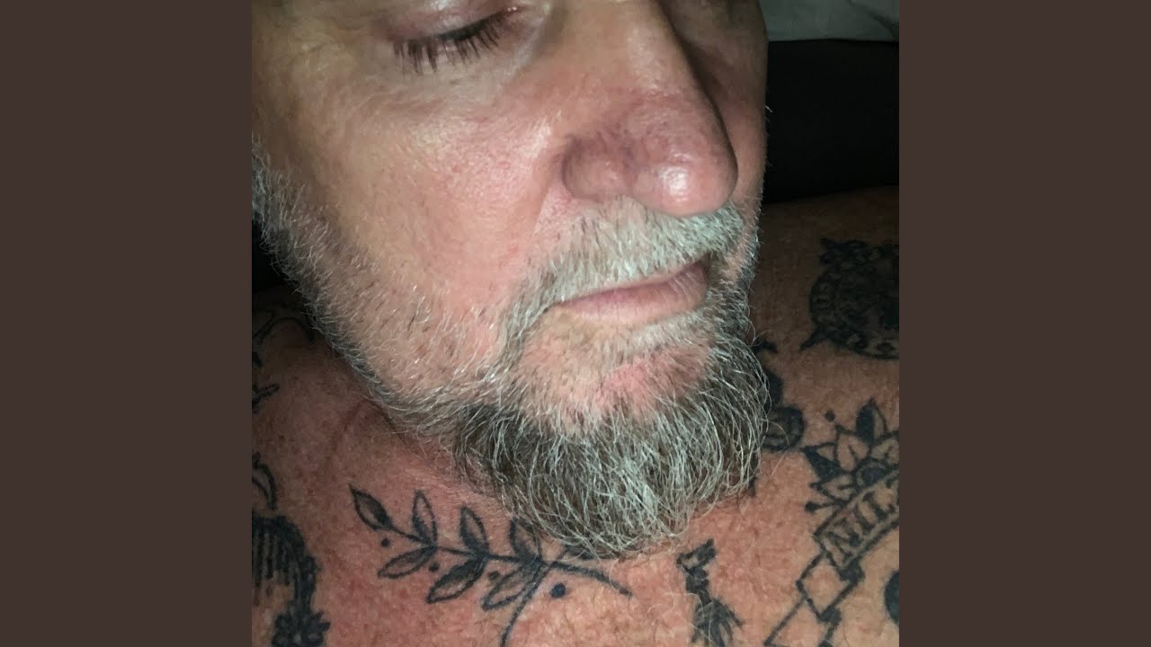 Exu Caveira Satanás Desenterra o Defunto