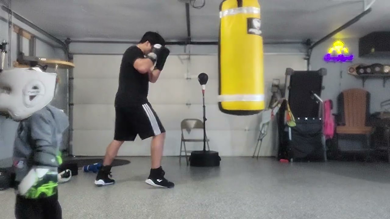 @teamcardona.... Andres cardona jr. 3-2-2025. Entrenando en fargo.nd.  con su papá  y su abuelo 