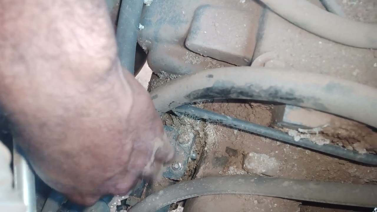 Aula Dica como liberar o freio de estacionamento da Retro escavadeira New Holland B95 /B110 Case