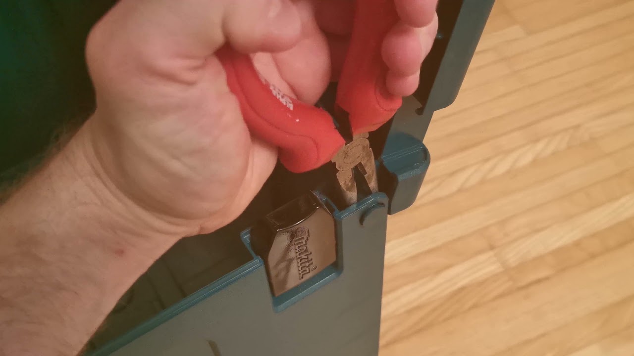 Makita MAKPAC non-destructive lid removal (repair)