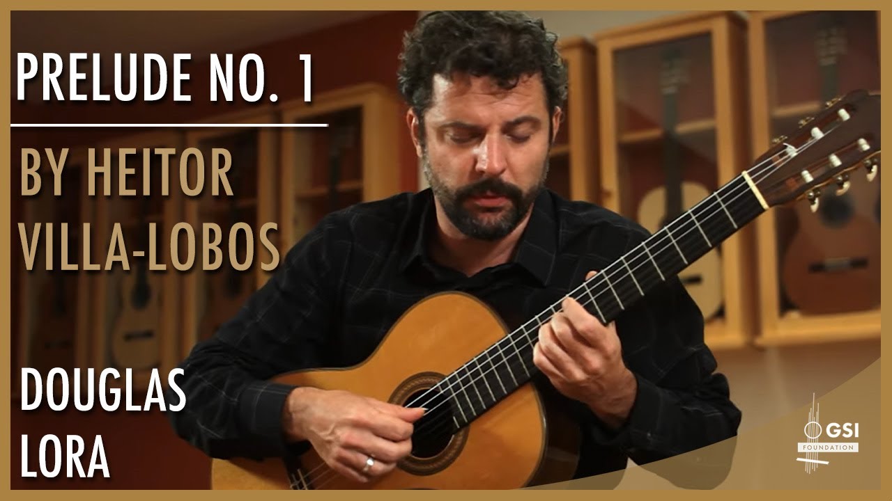 Douglas Lora performs 