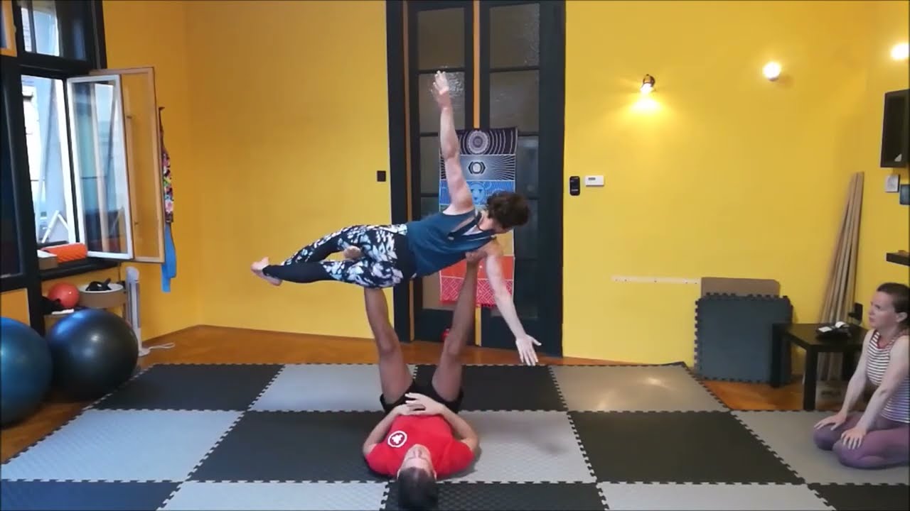 Acroyoga - Reverse vishnu couch tic-toc via reverse straddle throne