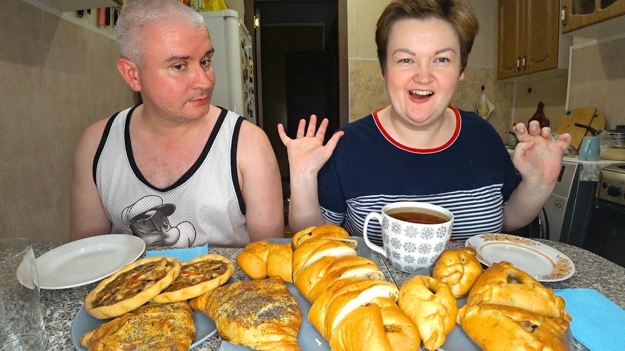 Мукбанг ОТОРВАЛИСЬ по пирогам 🥐🥨 Самса, рыбник, расстегаи 🍕 пицца, курник и пирожки вкусняшки
