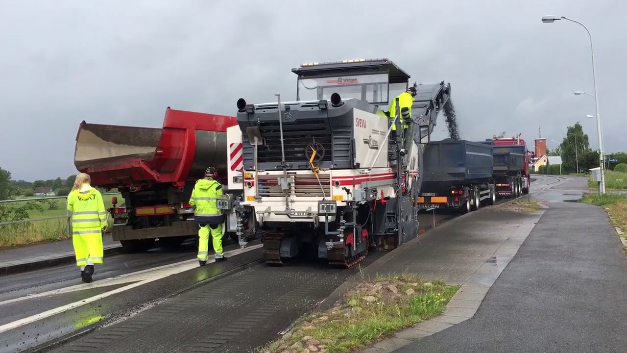 Wirtgen W210i over gully