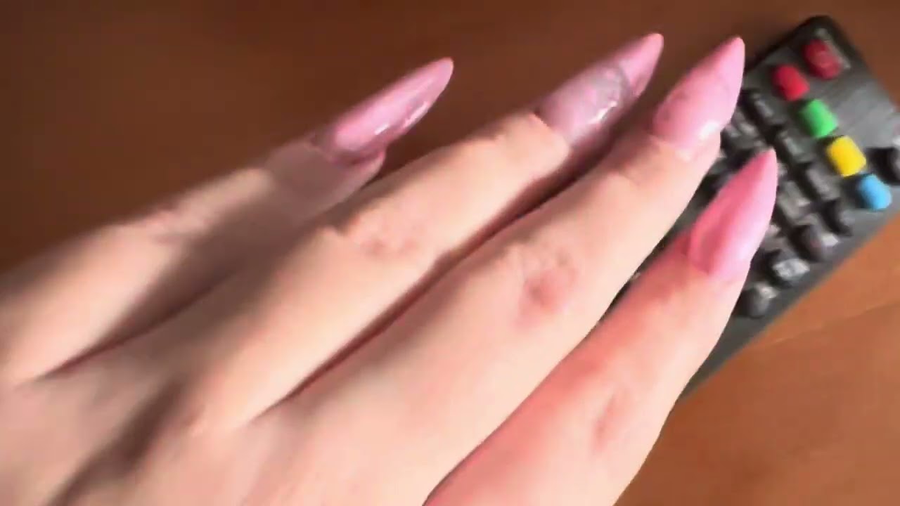 ASMR tapping pelo quarto
