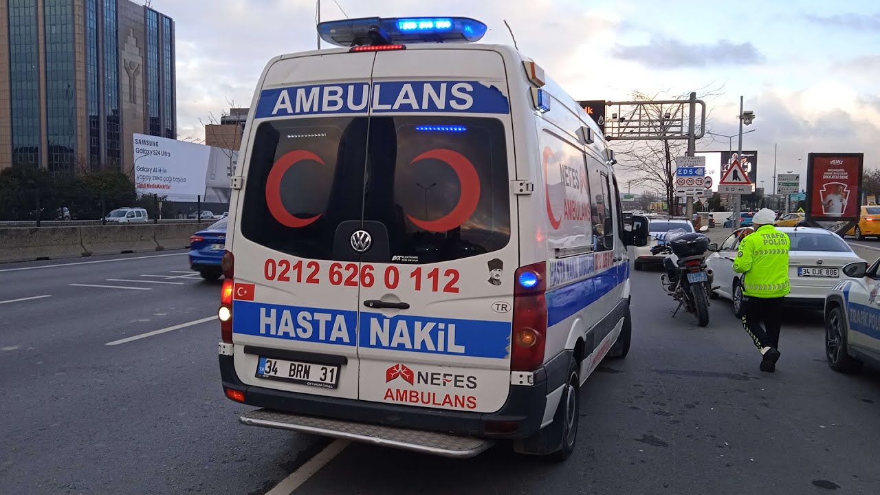 İstanbul'da çakar ve emniyet şeridi denetimi; içinde hasta olmayan hasta nakil ambulansına ceza