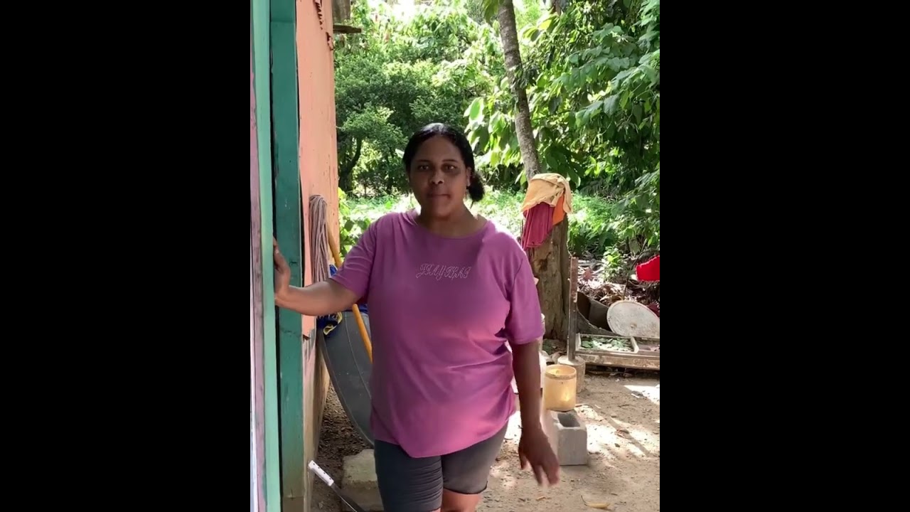 PERO MIRA Y TÚ ESTA SENTADAS 