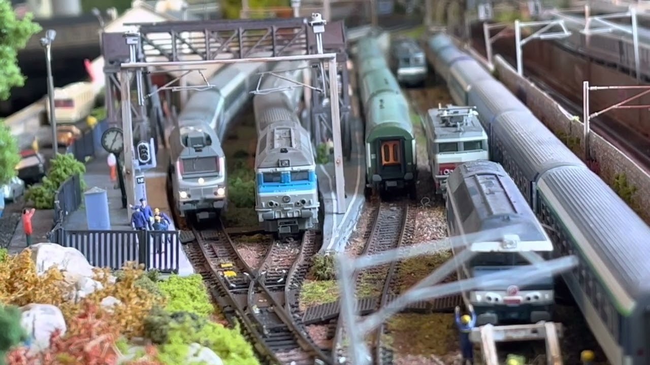 TER VERS CAEN , BB 75000 et voitures corail échelle n