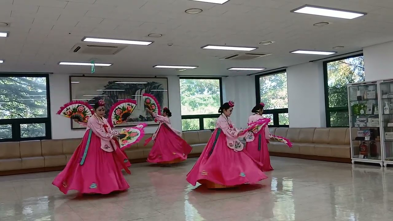 도듬무용단(부채춤)
