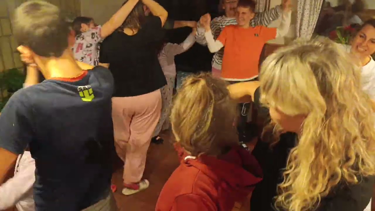 Měla babka čtyři jabka