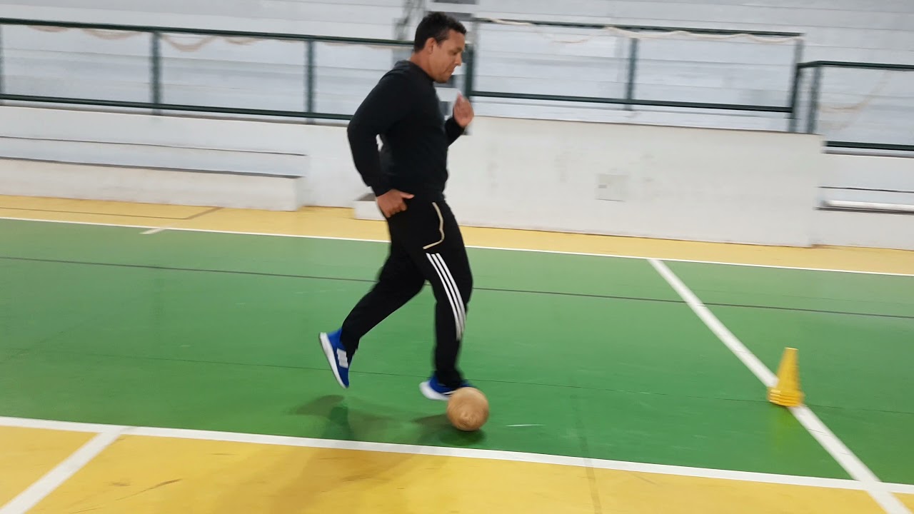 TREINAMENTO DE FUTSAL- FUNDAMENTO CONDUÇÃO DE BOLA
