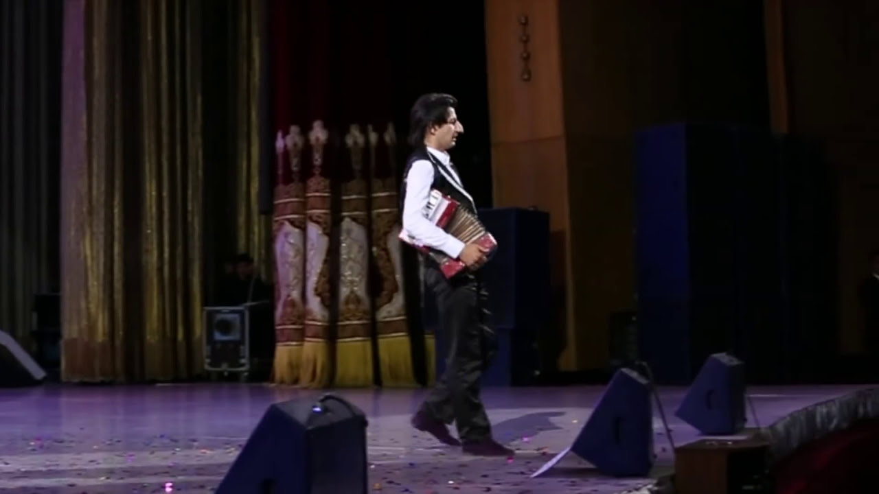 Sherzod BIN xonandalarga taqlid (Ulug'bek Rahmatullayev konsertida)